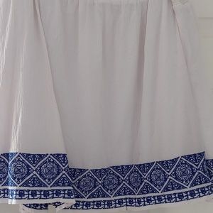 Skirt Old Navy White with Blue Embroidery XL